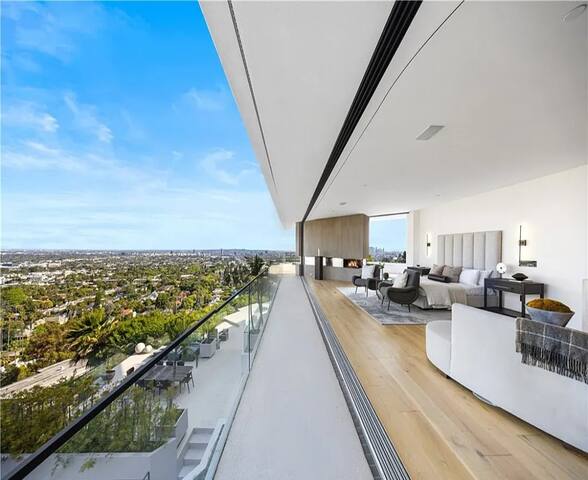 Tranquil Retreat w/ Stunning Hollywood Hills Views gallery image 3