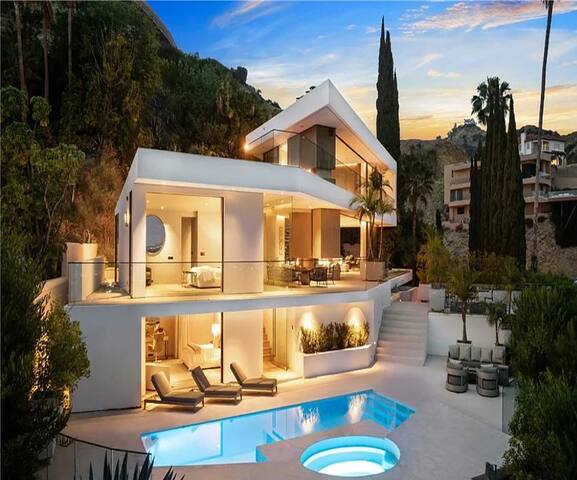 Tranquil Retreat w/ Stunning Hollywood Hills Views gallery image 5