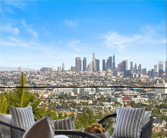 Tranquil Retreat w/ Stunning Hollywood Hills Views gallery image 4