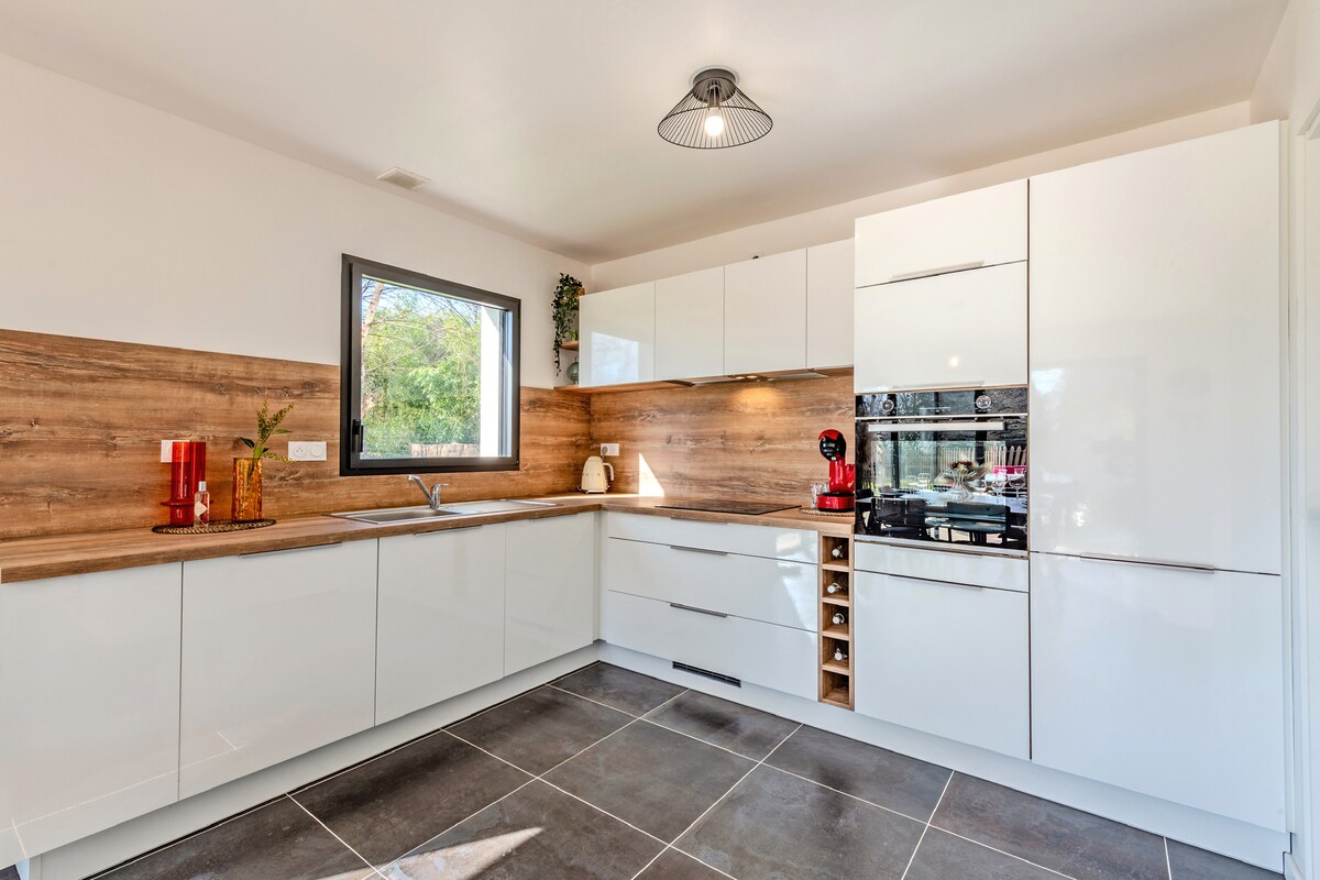 Popular Airbnb listing: Villa with heated indoor pool (29°) 3 m x 7 m in Fouesnant