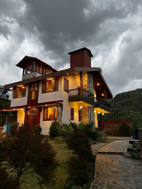 5 BR Villa- Bonfire | Views | Home Theatre | T.T