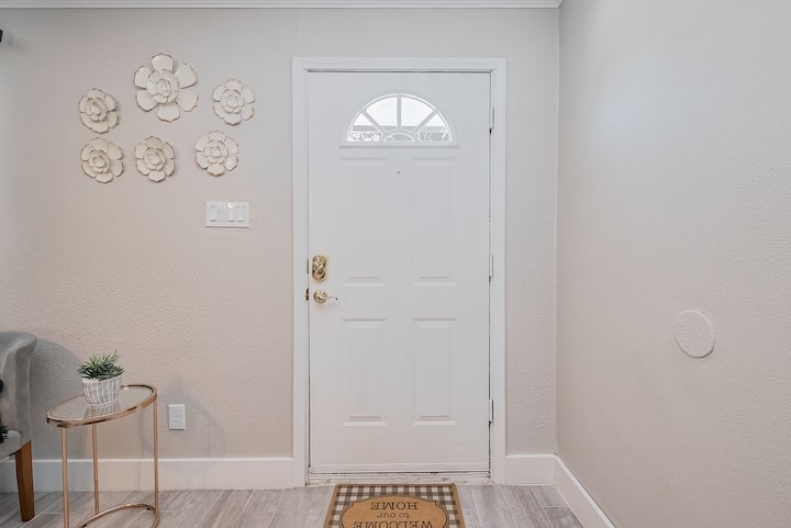 Quiet 3 Bedroom 2 Bath Remodeled Home In Deer Park - Deer Park, TX