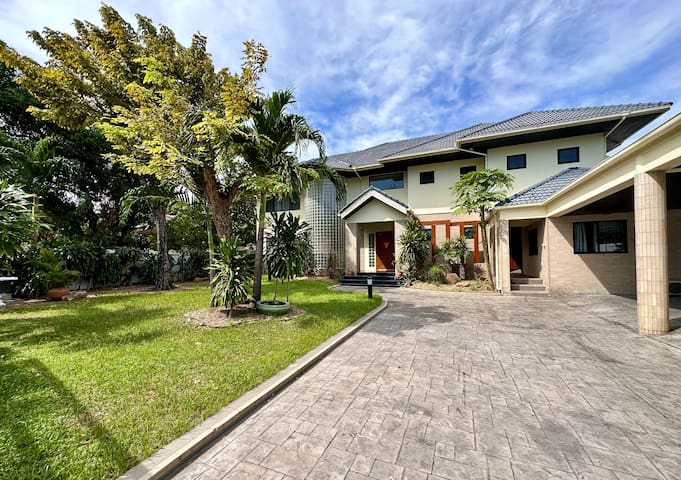 V2-Deluxe 5BR Pool Villa,Private parking