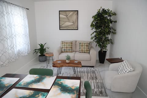 Successful Airbnb property: 2BR-House Coconut Grove Metrorail Station in Douglas Park