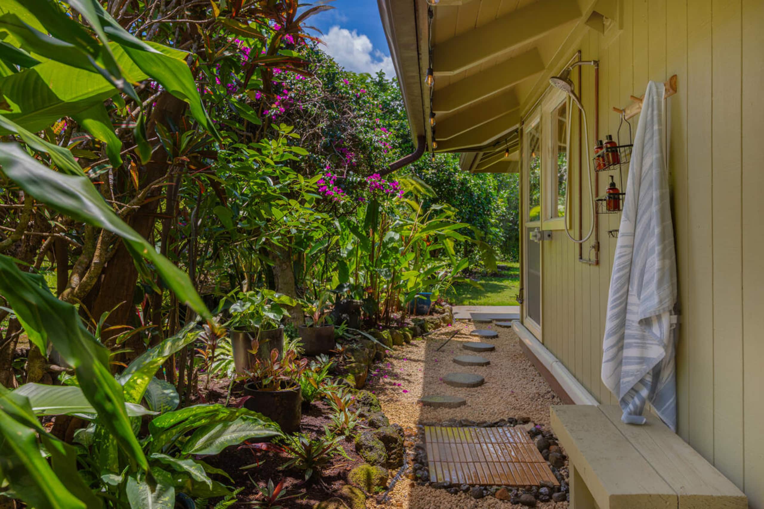 Home in Princeville · ★4.94 · 3 bedrooms · 3 beds · 2 baths - Image 36