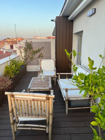 Beautiful bright top floor flat 100mts2 gallery image 2