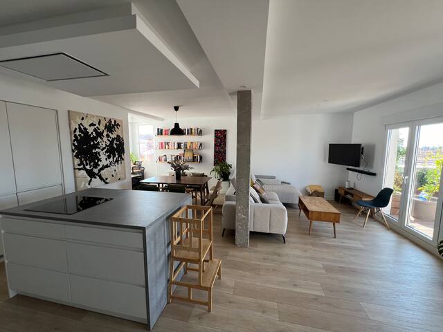 Beautiful bright top floor flat 100mts2 gallery image 4