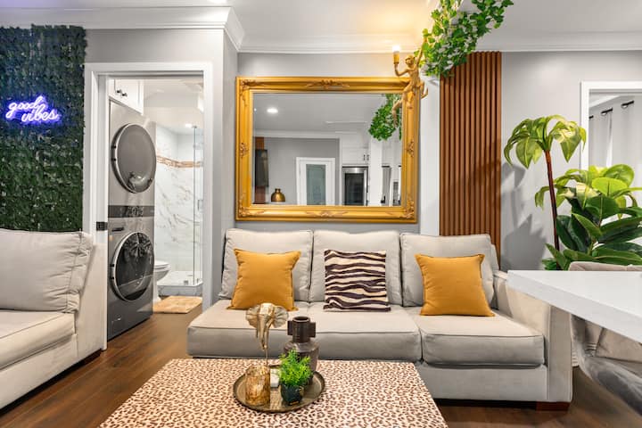 Luxury Safari Stay-queen Bed - Santa Monica