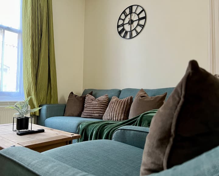 Comfy 3 Double Bedrooms | Barnstaple Town Centre - Barnstaple