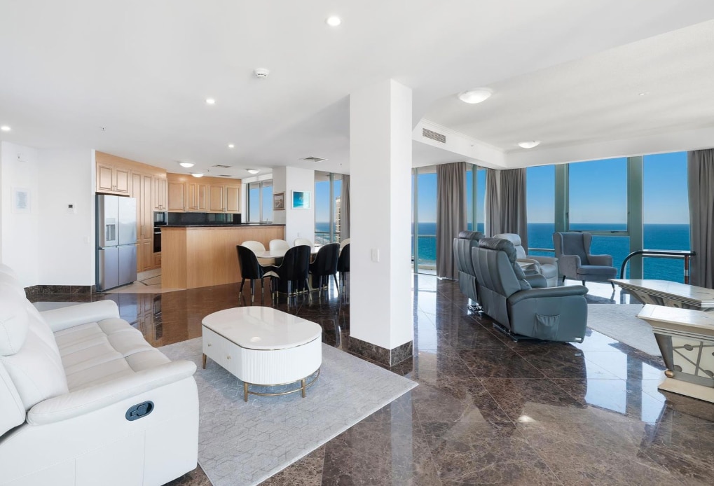Top Airbnb: 5-Star Sub-Penthouse 3bedrooms 3bath in Paradise in Surfers Paradise
