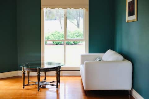 Popular Airbnb listing: Yarraview: 5BR country home, superb location in Healesville