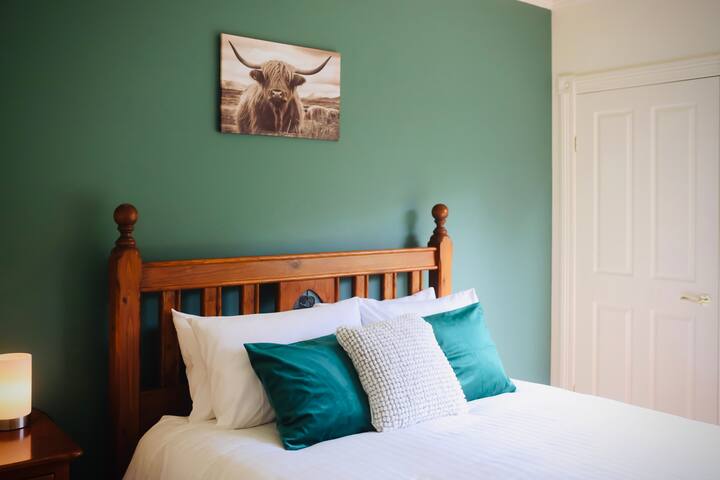 Yarraview: 5BR country home, superb location gallery image 2