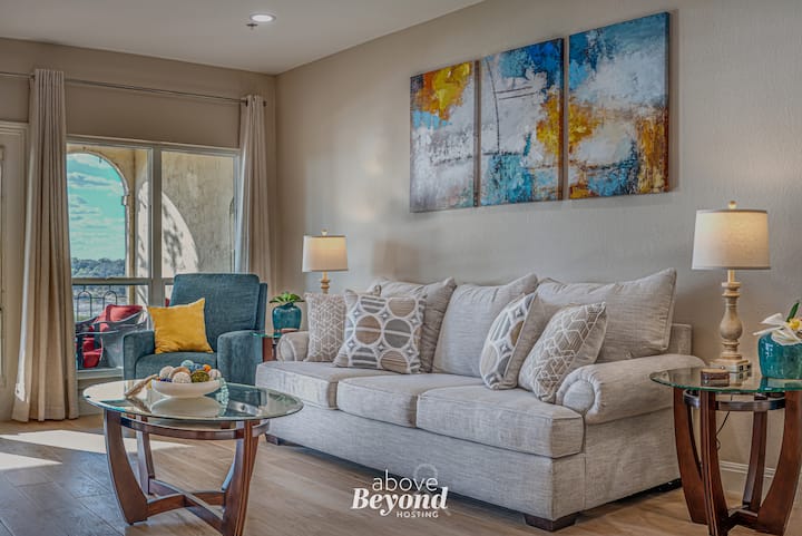 Spacious 3br Lakefront Sunset Condo W/ Restaurant - Lago Vista, TX