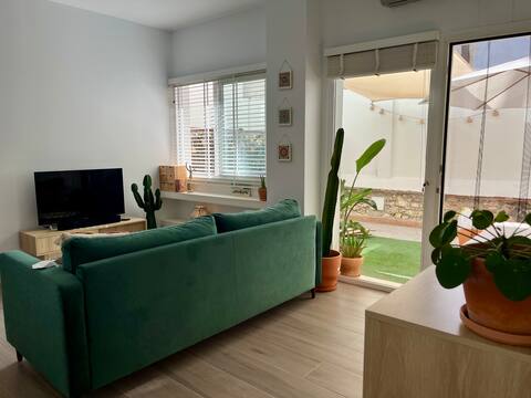Propiedad de Airbnb exitosa: Sunny private terrace and close to beach en Baños Del Carmen