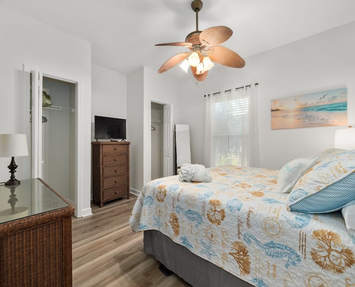 The second bedroom has a smart TV for streaming your favorite shows and plenty of closet and dresser space to settle in for your stay. North Myrtle Beach, Ocean, Beaches, Pool, Pet Friendly, Family, Golf, Homes, Condos, Private