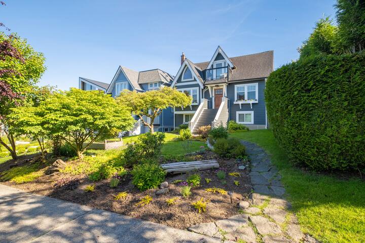 3 BR/2BTH, Near Downtown, Mountain Views gallery image 3