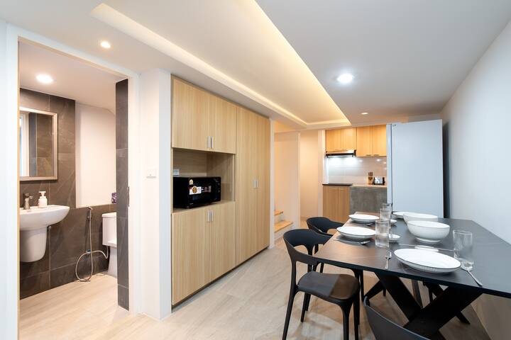 Townhouse in Pratunam Bangkok 100m from 7/11 gallery image 3