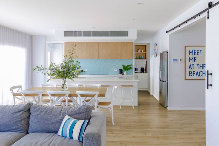 Double Delight – 4pm check out Sundays gallery image 3