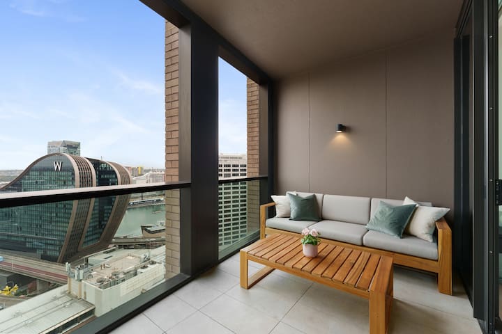 Darling Harbour Views, Fireworks & Free Parking gallery image 3