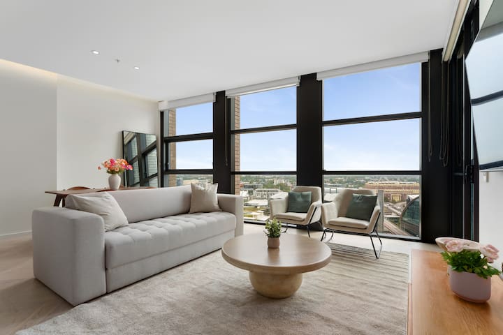 Darling Harbour Views, Fireworks & Free Parking gallery image 5