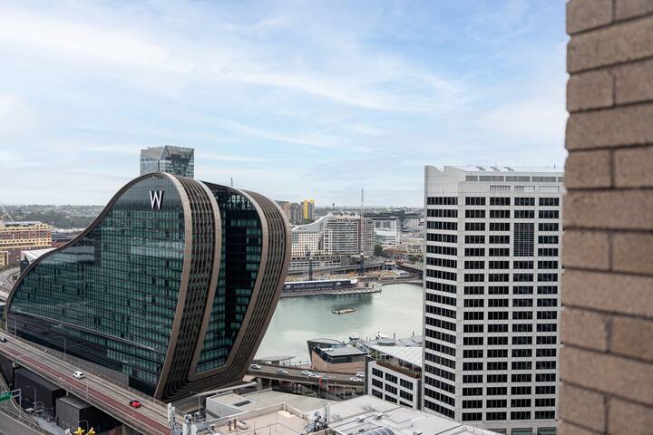 Darling Harbour Views, Fireworks & Free Parking gallery image 2