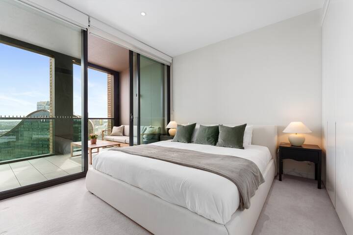 Darling Harbour Views, Fireworks & Free Parking gallery image 4