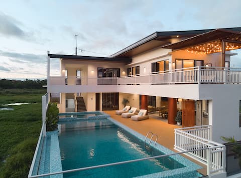 Laxus Panorama Hot Spring Villa (41pax)