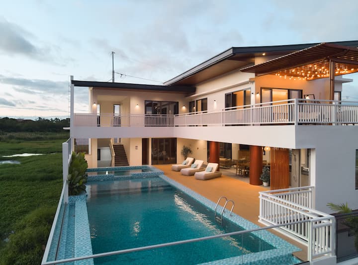 Laxus Panorama Hot Spring Villa (41pax)