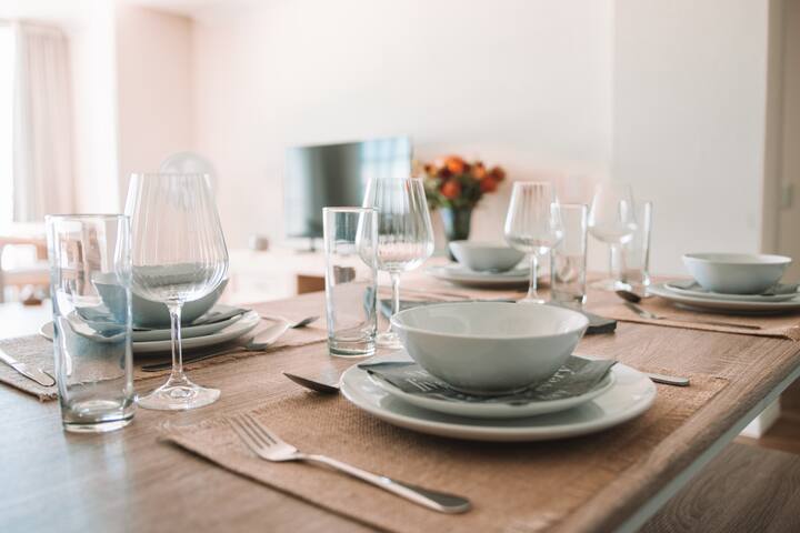 Beautiful 2 bed on the beach, a walk to shops gallery image 4