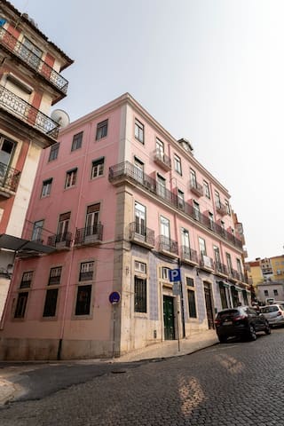 Pink Palace – 16 bedrooms for large groups