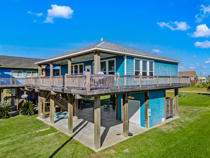 Beach Living At It's Finest! - Crystal Beach, TX