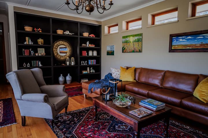 Mopama Manor-
Farm
Family & Group 
Accommodation - Western Cape