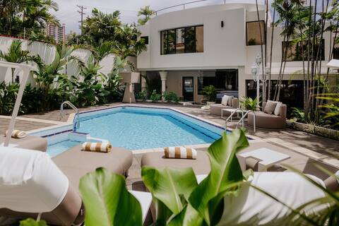 Luxury Villa San Francisco with pool, cinema, gym