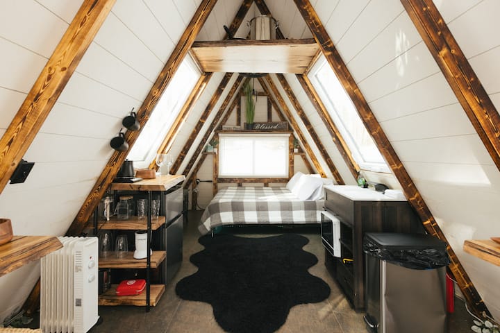 Beautiful A-frame, with sauna and cold plunge tub - Tiny houses