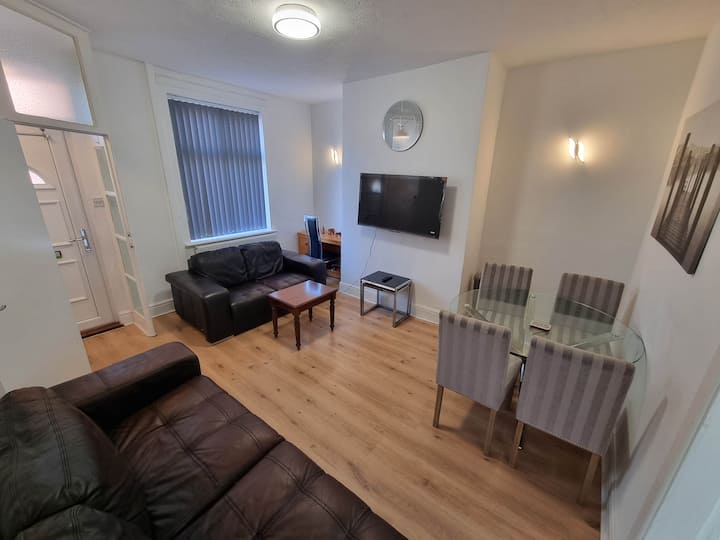 2 Bedroom Home | Perfect For Work & Family Trips - Rochdale