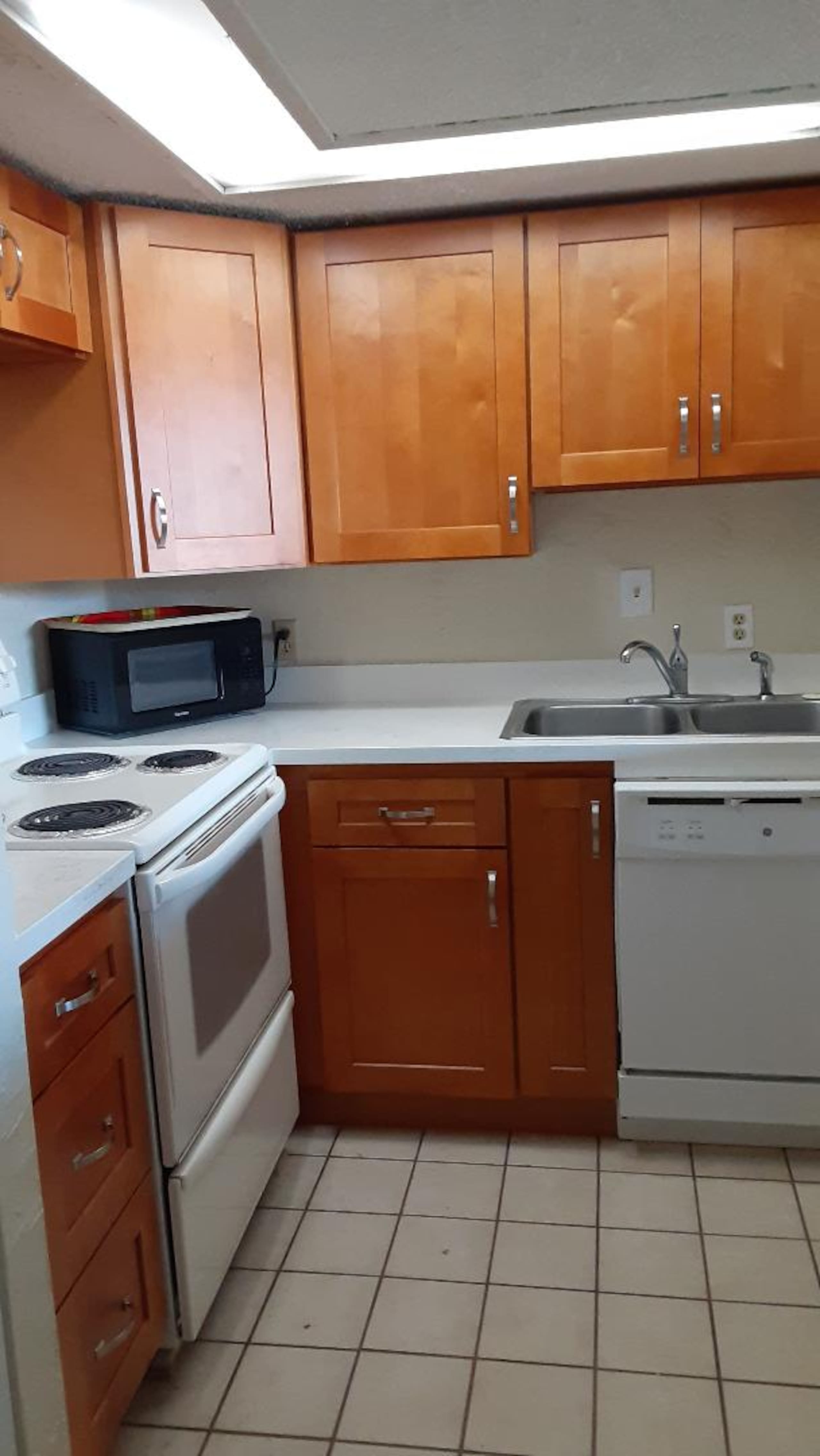 Condo in Lahaina · ★4.8 · Studio · 2 beds · 1 private bath - Image 3