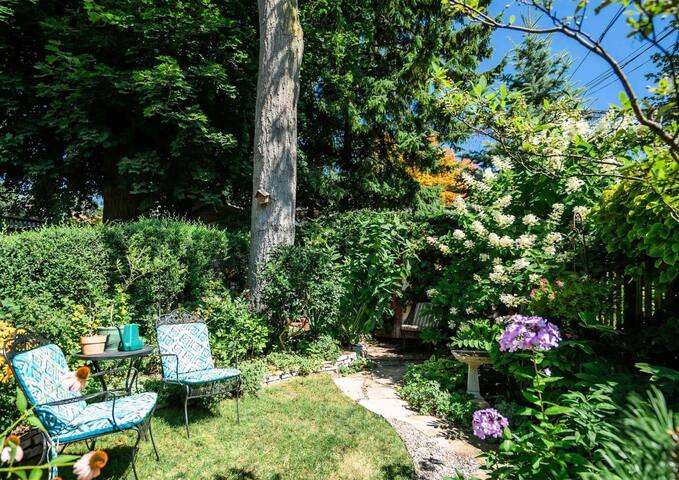 Family-Friendly Beach Retreat! gallery image 3