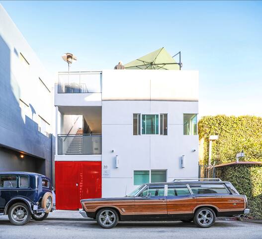 1 min walk to beach. Parking. Ocean View Rooftop gallery image 2