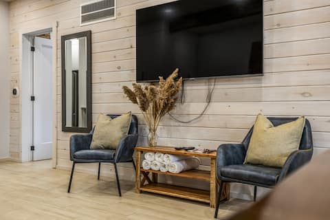 Lakefront Retreat- Private Beach, up to 30 Guests!