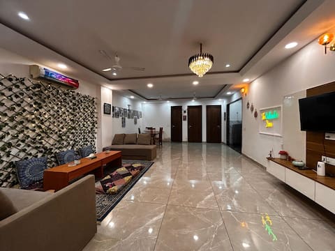 Entire 4BHK near IGI & Yashobhoomi | WIFI •Lift•AC