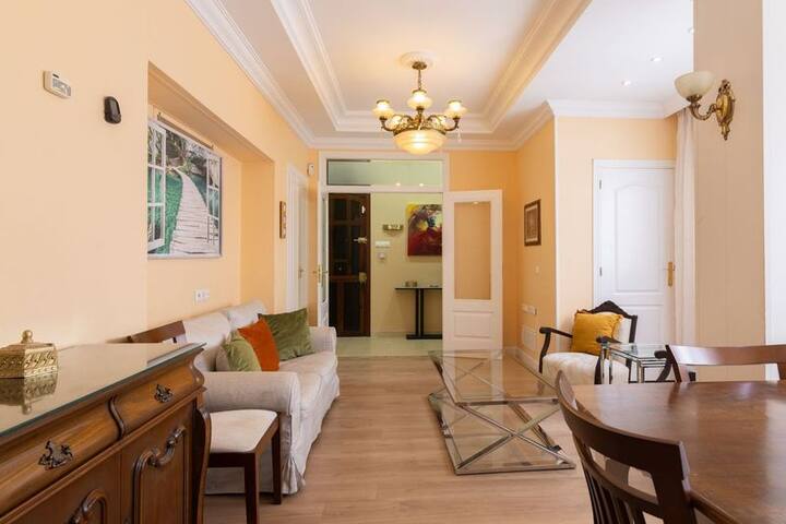 SpaciousFlat |3BR 6P |City ​​heart |Fast Wi-Fi|2WC gallery image 2