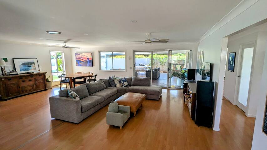 Wurtulla Outdoor Entertainer gallery image 3