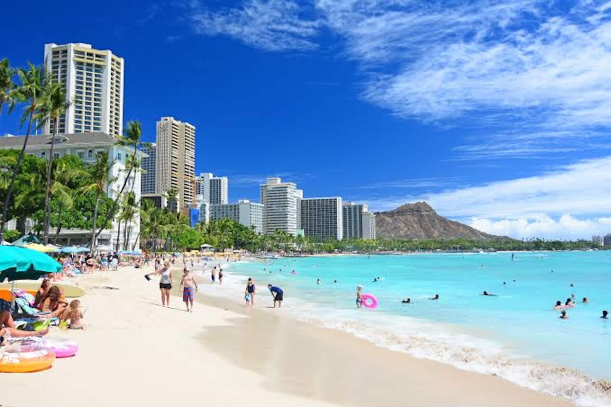 Condo in Honolulu · ★4.73 · 1 bedroom · 3 beds · 1 private bath - Image 23