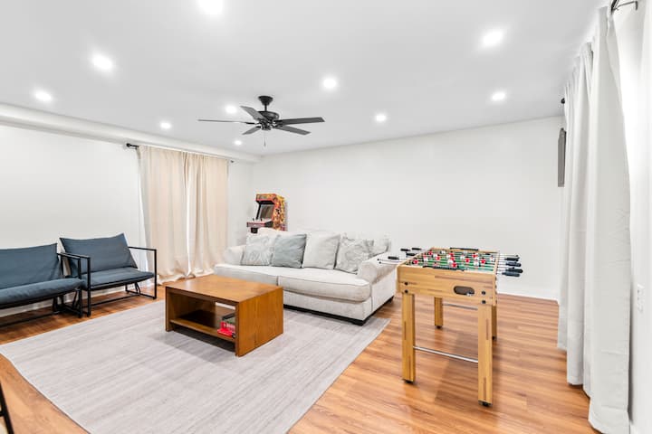 Game Room & In-unit Laundry - Mins To Disney! - Cerritos, CA