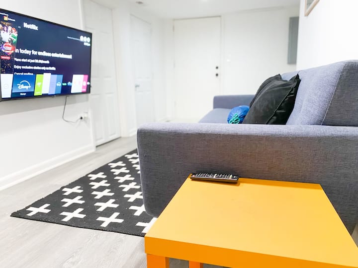 Peaceful Living In Wicker Park W/private Parking! - Chicago, IL