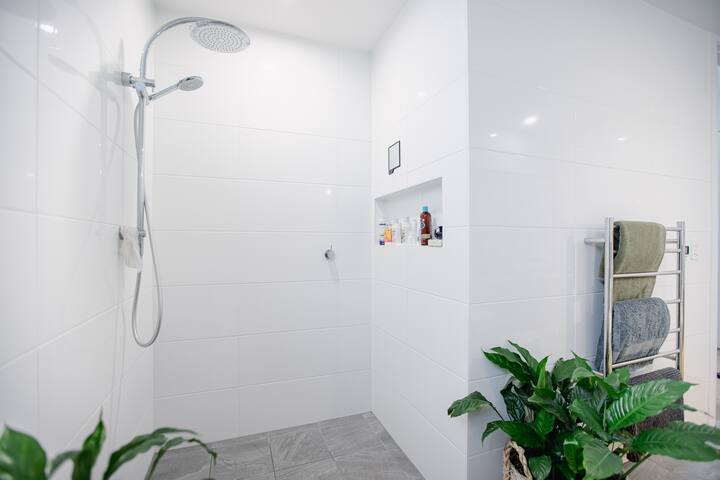 Manly Beach Resort with Parking | 5 min to Beach gallery image 3