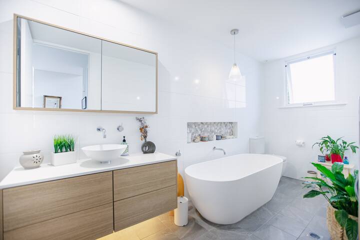 Manly Beach Resort with Parking | 5 min to Beach gallery image 4