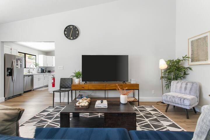 Free Pool Heating 6Bdrm Designer house with Casita gallery image 3