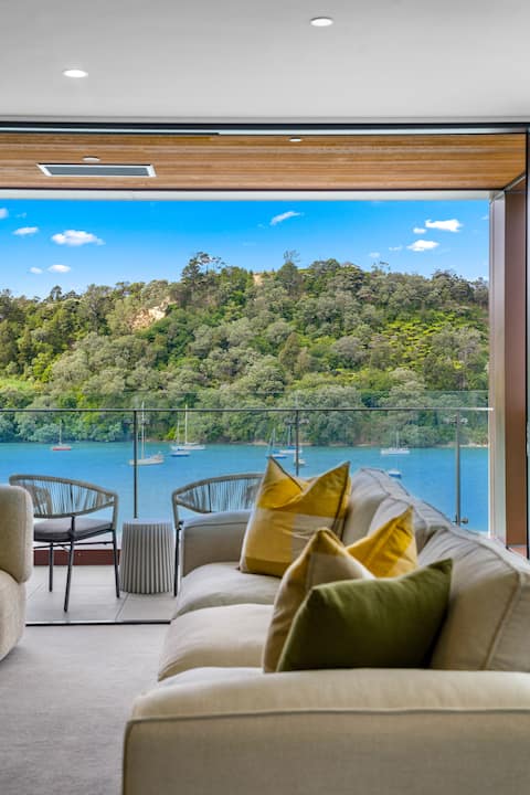 Luxury Waterfront at Catalina Bay