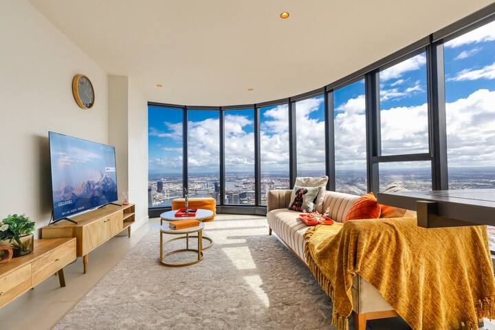 Modern 3-Bed City Escape with Hot Tub in Melbourne gallery image 4